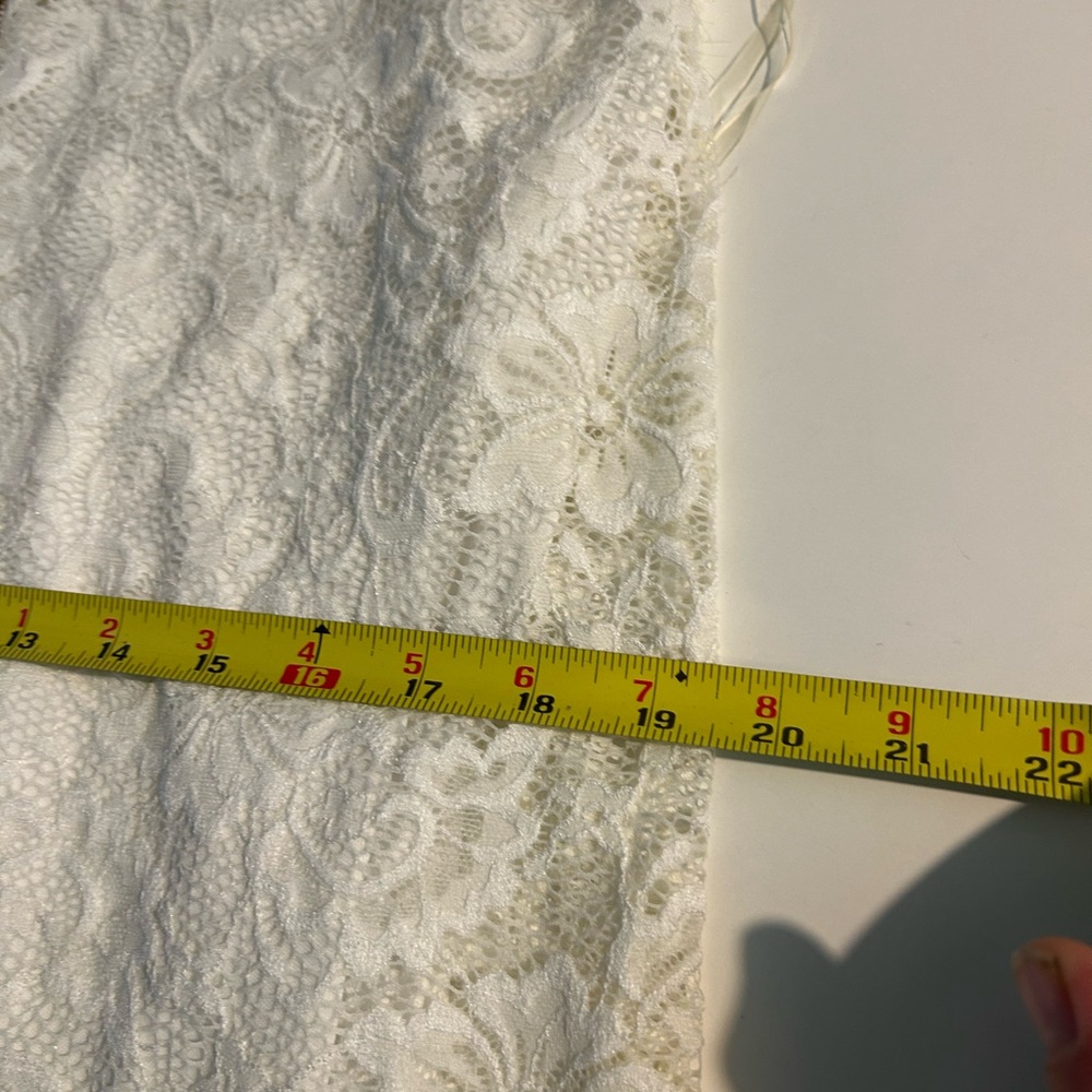 Elegant White Lace Women’s Top - Picture 3 of 5